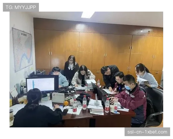 战术复盘：神秘人凭借“延迟掩护”战术破解梦想队区域联防